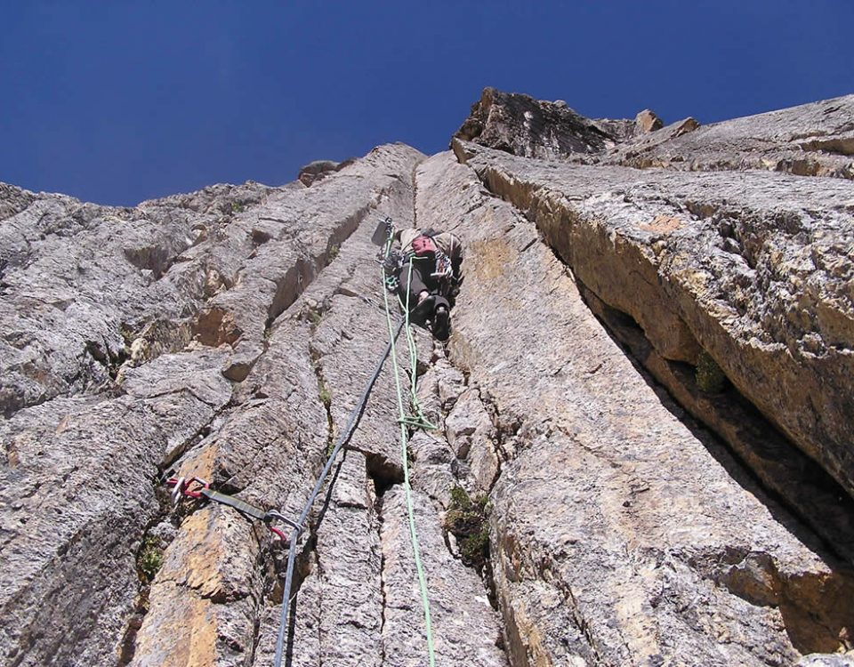 Andes Camping Expeditions rock-climbing-andes-mountain-huaraz-peru-08-960x750 Escalada en Roca   